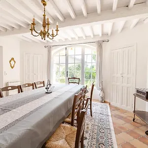 Hébergement de vacances Maison De Maitre 230m² En Plein Coeur Du Village, Camps-la-Source